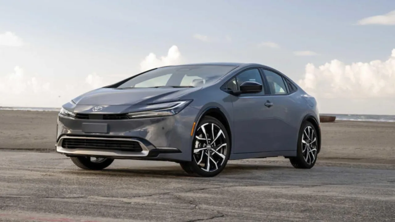 Toyota tiene un SUV híbrido enchufable más pesado que el Prius y con mayor autonomía eléctrica.