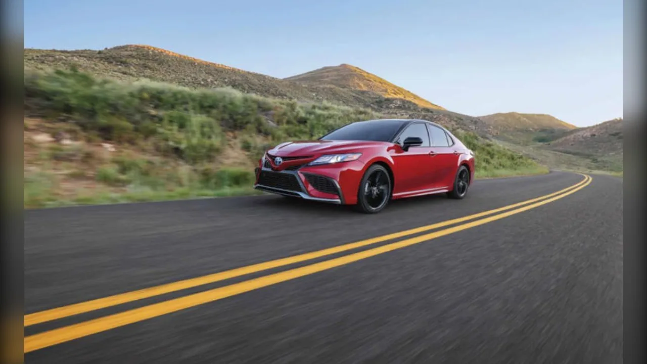 Toyota llama a revisión a más de 500.000 coches: el Camry Hybrid está afectado